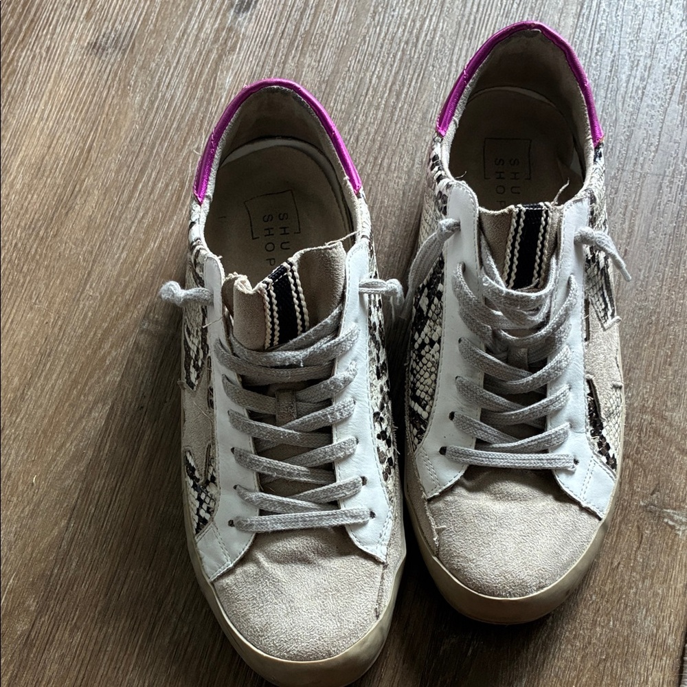 Shu Shop Snake-Print Low Top Sneakers with Pink Accent - Women's Casual Shoes